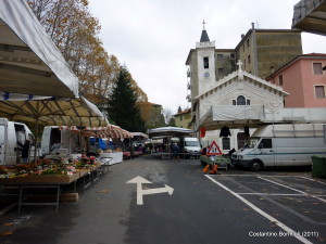 Il mercato settimanale di Altare nella sua sede "naturale"